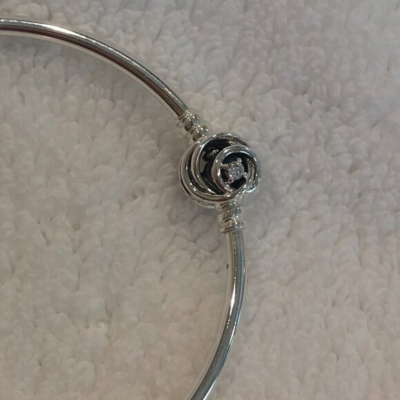 NWT (Box) Pandora Moments Encircled Clasp Bangle Sterling Silver 6.7 in - Picture 6 of 13
